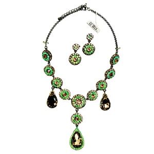 SP SOPHIA COLLECTION Elegant Green Gold Necklace Set Never Worn New 2010